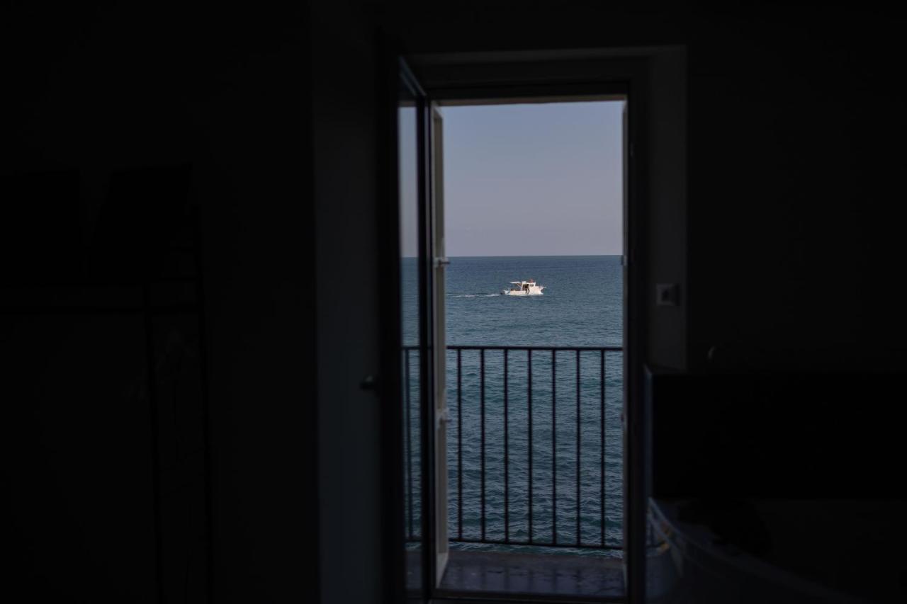 U Scrusciu D'U Mari Luxury Suite تْشيفالو المظهر الخارجي الصورة