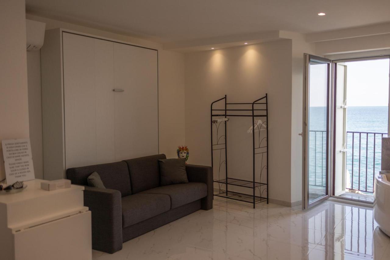 U Scrusciu D'U Mari Luxury Suite تْشيفالو المظهر الخارجي الصورة